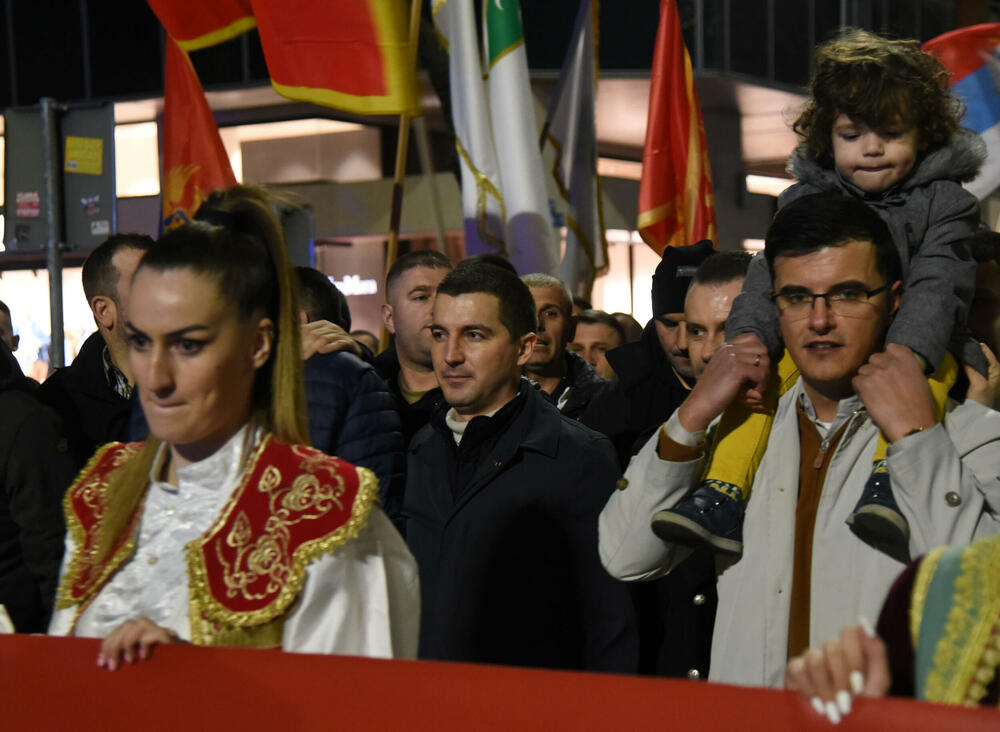 <p>"Ovih dana ujedinila se Crna Gora koja ne trpi nepravdu, izdaju, obmanu, prevaru...", rekao je lider Demokrata Aleksa Bečić</p>