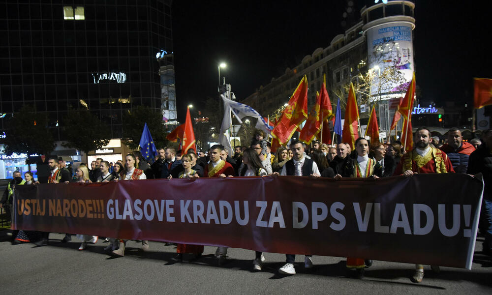 <p>"Ovih dana ujedinila se Crna Gora koja ne trpi nepravdu, izdaju, obmanu, prevaru...", rekao je lider Demokrata Aleksa Bečić</p>