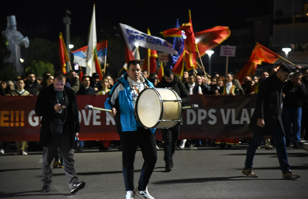 <p>"Ovih dana ujedinila se Crna Gora koja ne trpi nepravdu, izdaju, obmanu, prevaru...", rekao je lider Demokrata Aleksa Bečić</p>