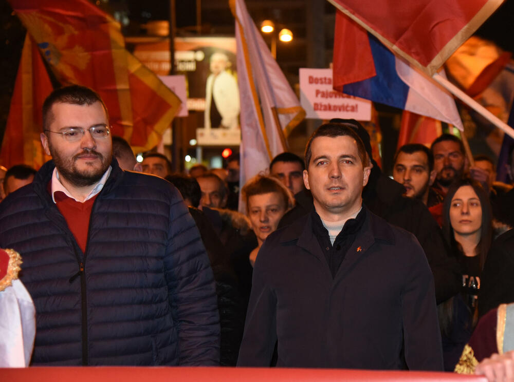 <p>"Ovih dana ujedinila se Crna Gora koja ne trpi nepravdu, izdaju, obmanu, prevaru...", rekao je lider Demokrata Aleksa Bečić</p>