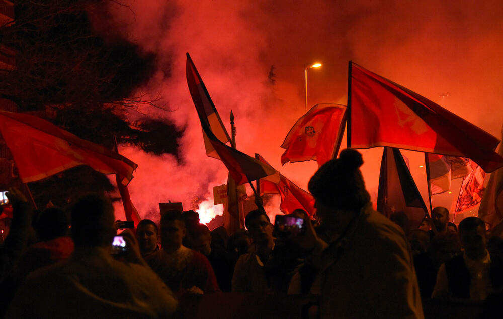 <p>"Ovih dana ujedinila se Crna Gora koja ne trpi nepravdu, izdaju, obmanu, prevaru...", rekao je lider Demokrata Aleksa Bečić</p>