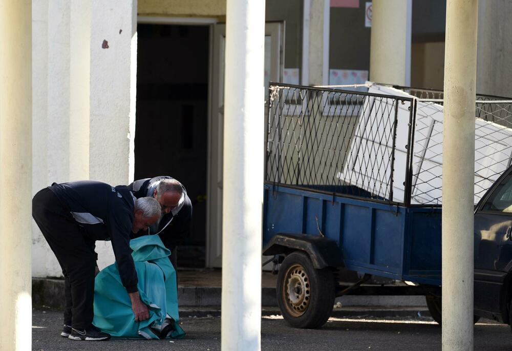 <p>Postojeći objekat se ruši, zbog nepouzdanosti statike konstruktivnog sklopa</p>  <div contenteditable="false" tabindex="-1"> </div>