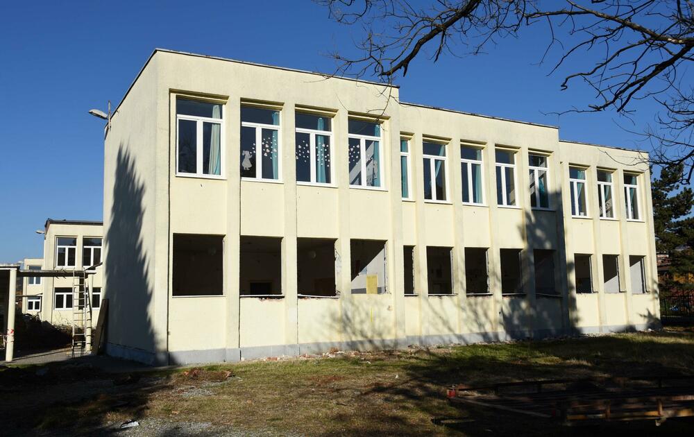 <p>Postojeći objekat se ruši, zbog nepouzdanosti statike konstruktivnog sklopa</p>  <div contenteditable="false" tabindex="-1"> </div>