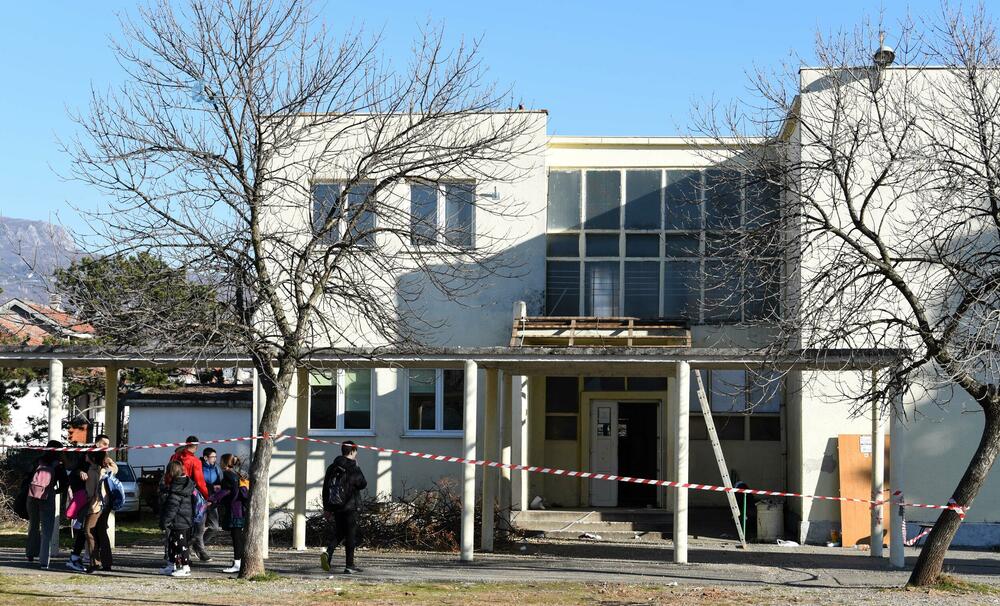 <p>Postojeći objekat se ruši, zbog nepouzdanosti statike konstruktivnog sklopa</p>  <div contenteditable="false" tabindex="-1"> </div>