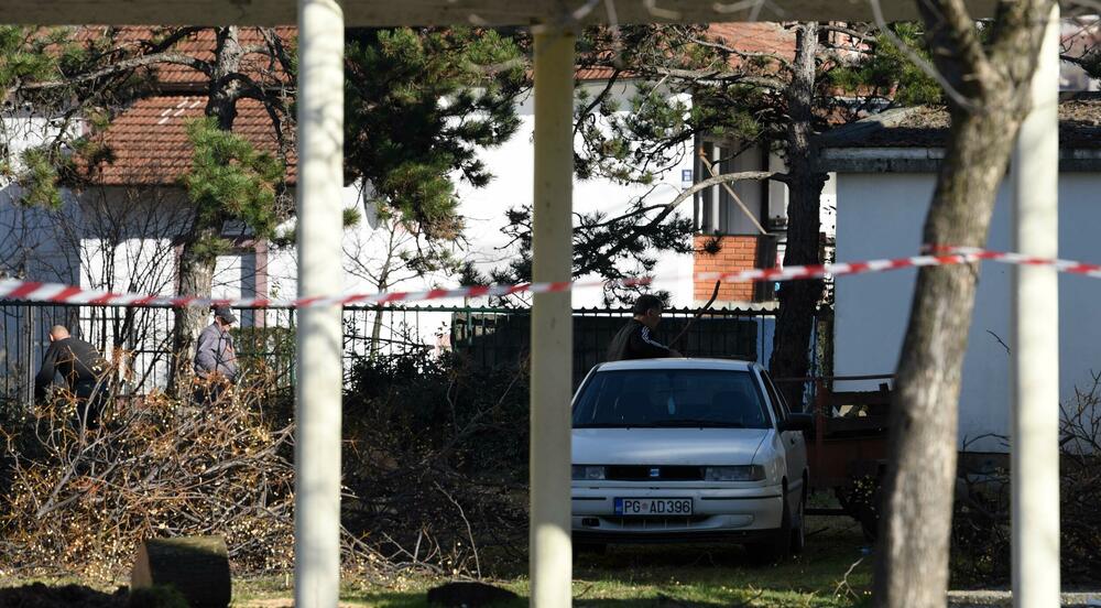 <p>Postojeći objekat se ruši, zbog nepouzdanosti statike konstruktivnog sklopa</p>  <div contenteditable="false" tabindex="-1"> </div>