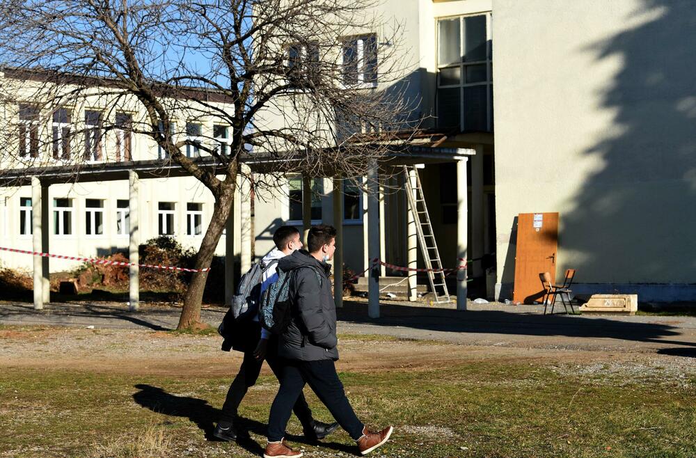 <p>Postojeći objekat se ruši, zbog nepouzdanosti statike konstruktivnog sklopa</p>  <div contenteditable="false" tabindex="-1"> </div>