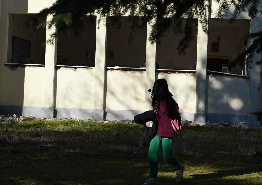 <p>Postojeći objekat se ruši, zbog nepouzdanosti statike konstruktivnog sklopa</p>  <div contenteditable="false" tabindex="-1"> </div>