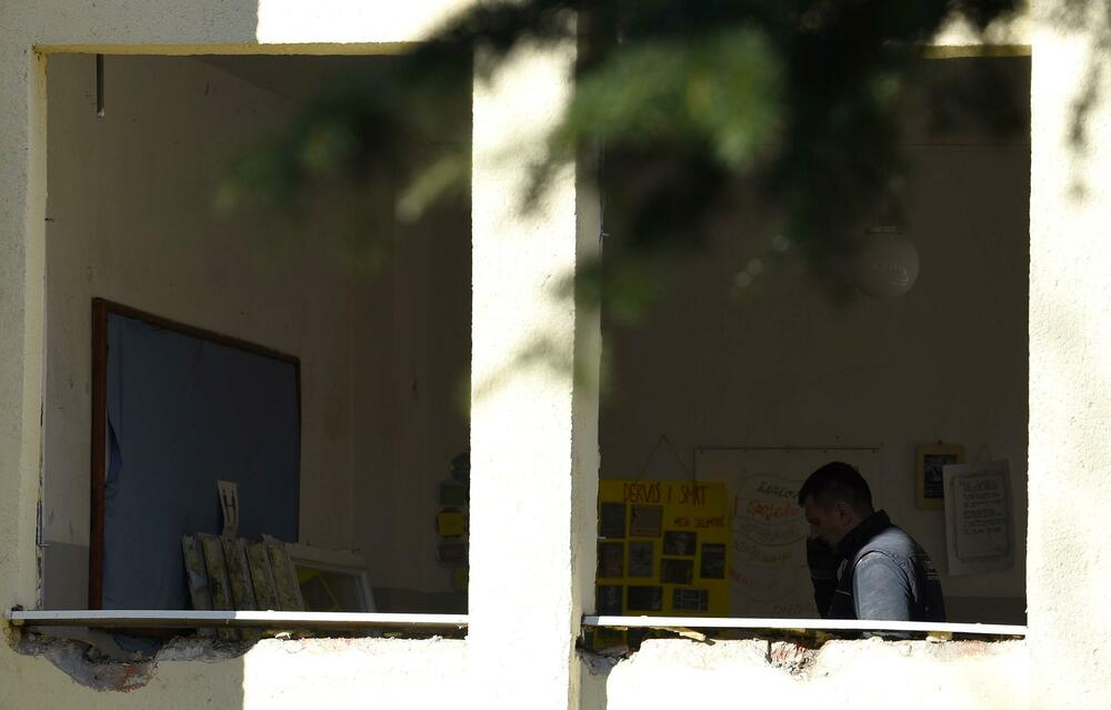 <p>Postojeći objekat se ruši, zbog nepouzdanosti statike konstruktivnog sklopa</p>  <div contenteditable="false" tabindex="-1"> </div>