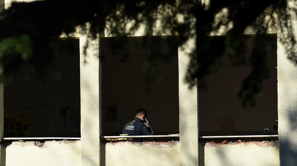 <p>Postojeći objekat se ruši, zbog nepouzdanosti statike konstruktivnog sklopa</p>  <div contenteditable="false" tabindex="-1"> </div>