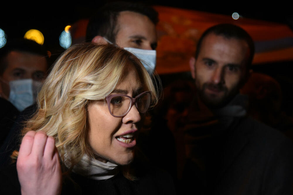 Bratić na ranijem protestu ispred zgrade Vlade, Foto: Boris Pejović