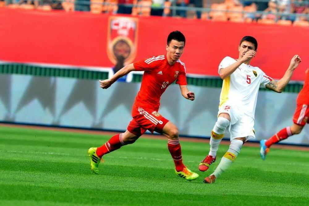 Najdenov (bijeli dres) u prethodnom klubu Navbahoru, Foto: Navbahor