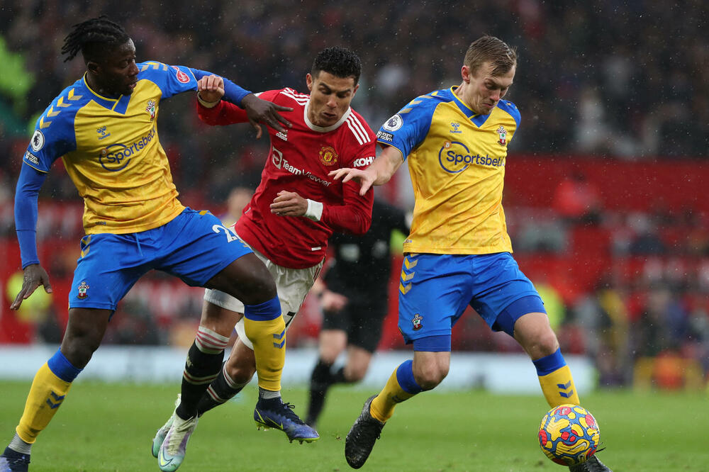 Ronaldo u duelu sa odbranom Sautemptona, Foto: Reuters