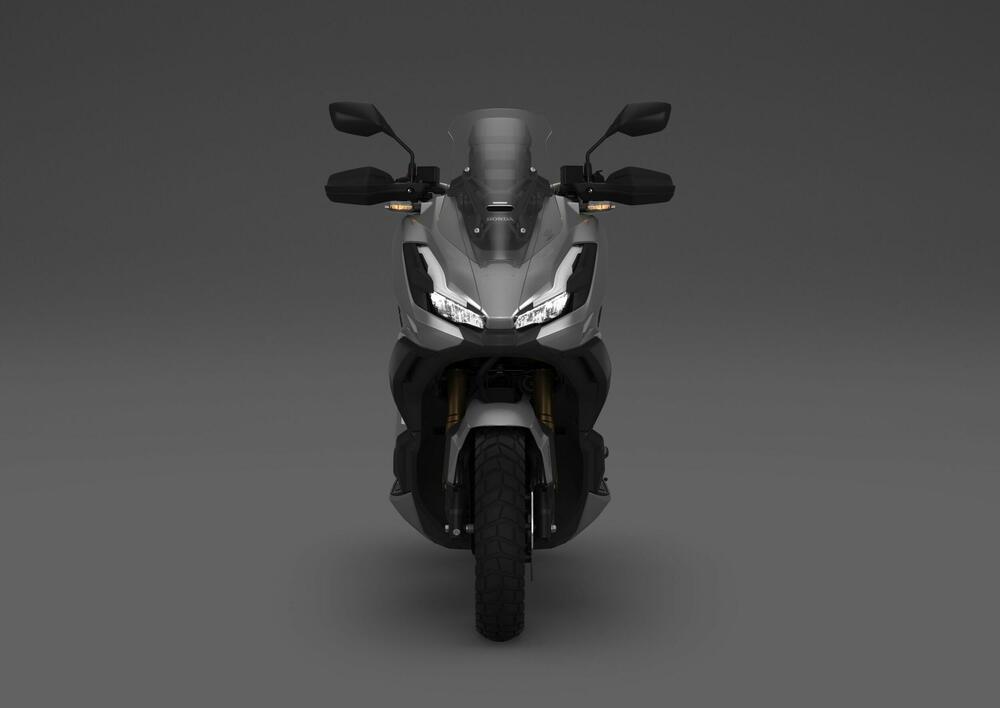 <p>Uz veliki prostor za stvari ispod sjedišta, podesivi vjetrobran, pametni ključ i LCD kontrolnu tablu - uz opciju povezivanja Honda Smartphone sistema - predstavlja jedinstveni skuter moćnih performansi, stila i gradske praktičnosti.</p>