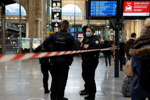 Pariski policajci ubili muškarca koji je prijetio nožem na...