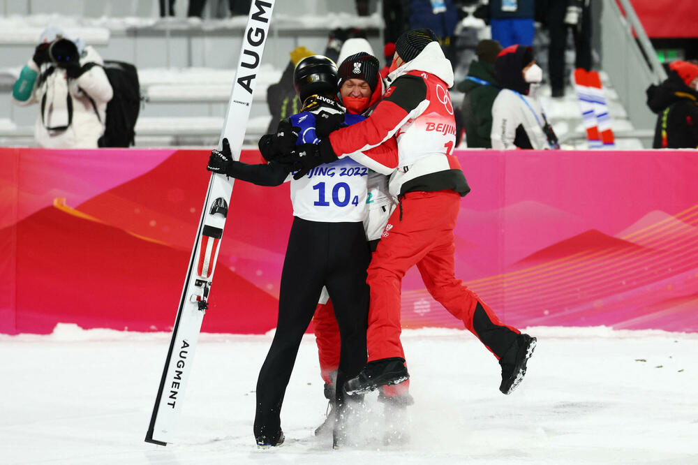 Slavlje austrijskih skakača, Foto: REUTERS/Marko Đurica