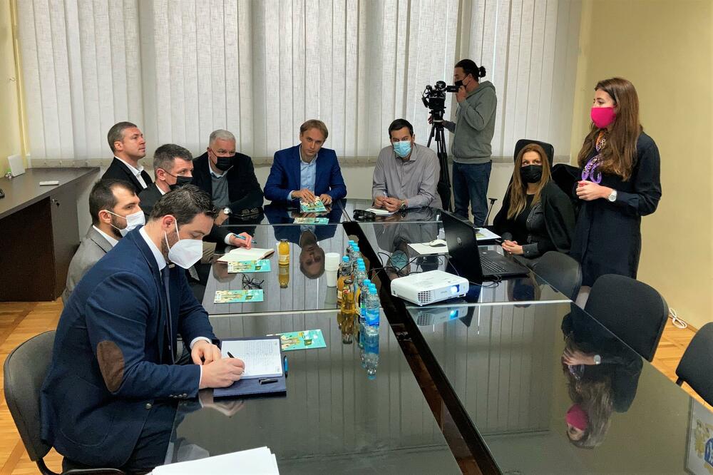 Sa jučerašnjeg sastanka u Opštini, Foto: Opština