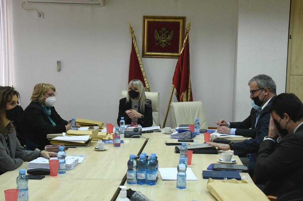 Sa sjednice Savjeta, Foto: Boris Pejović