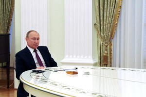 Putin: Povukli smo dio trupa, situaciju riješiti na osnovama...