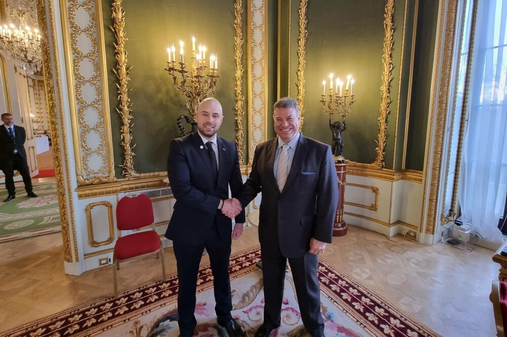 "EU i SAD mogu pomoći”: Ministar vanjskih poslova Đorđe Radulović i izaslanik SAD Gabirjel Eskobar, Foto: Ministarstvo vanjskih poslova