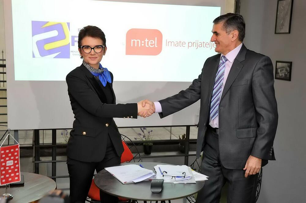 Sa potpisivanja ugovora, Foto: Mtel