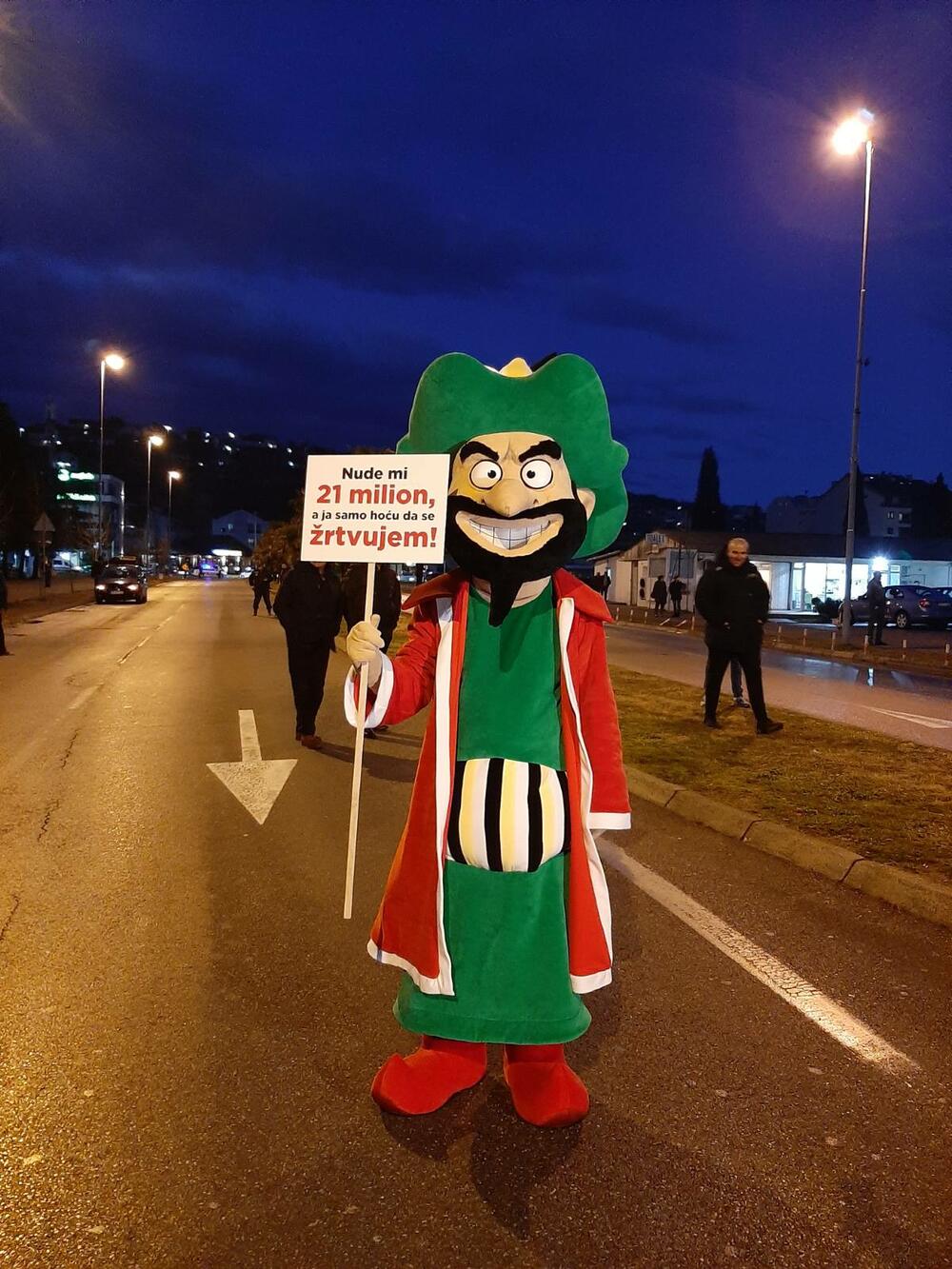 <p>"Onemogućili smo ih da u februaru, po brzoj proceduri, izaberu antidemokratsku vladu. To ne mogu sad sprovesti po kratkom naumu. Sad je sva moć u rukama potpredsjednika Skupštine Bulajića", rekao je, između ostalog, lider Demokrata</p>