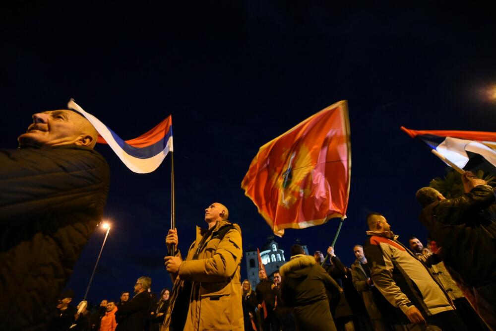 <p>"Onemogućili smo ih da u februaru, po brzoj proceduri, izaberu antidemokratsku vladu. To ne mogu sad sprovesti po kratkom naumu. Sad je sva moć u rukama potpredsjednika Skupštine Bulajića", rekao je, između ostalog, lider Demokrata</p>