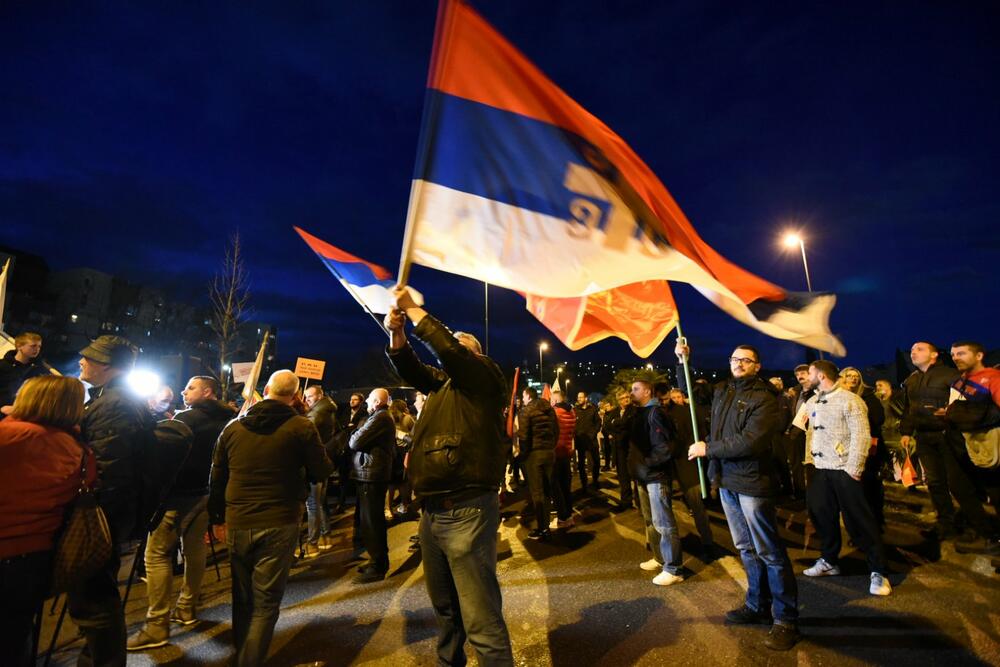 <p>"Onemogućili smo ih da u februaru, po brzoj proceduri, izaberu antidemokratsku vladu. To ne mogu sad sprovesti po kratkom naumu. Sad je sva moć u rukama potpredsjednika Skupštine Bulajića", rekao je, između ostalog, lider Demokrata</p>