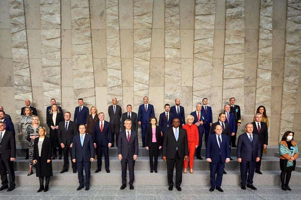 Učesnici sastanka, Foto: Ministarstvo odbrane