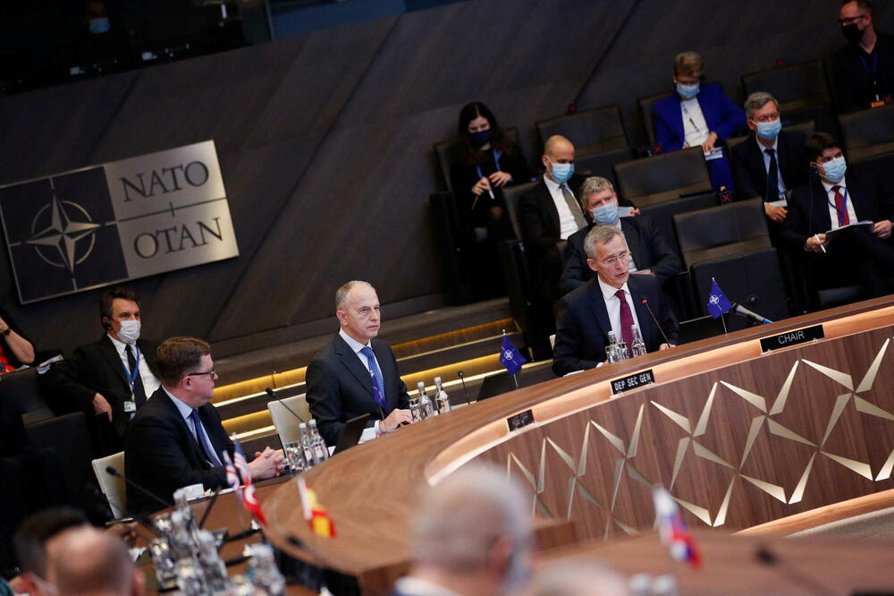 Jens Stoltenberg na sastanku sa NATO ministrima odbrane u Briselu, Foto: Rojters