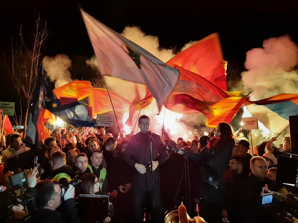 <p>"Onemogućili smo ih da u februaru, po brzoj proceduri, izaberu antidemokratsku vladu. To ne mogu sad sprovesti po kratkom naumu. Sad je sva moć u rukama potpredsjednika Skupštine Bulajića", rekao je, između ostalog, lider Demokrata</p>