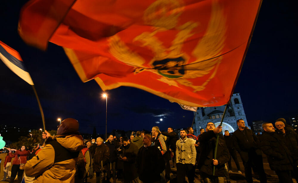 <p>"Onemogućili smo ih da u februaru, po brzoj proceduri, izaberu antidemokratsku vladu. To ne mogu sad sprovesti po kratkom naumu. Sad je sva moć u rukama potpredsjednika Skupštine Bulajića", rekao je, između ostalog, lider Demokrata</p>