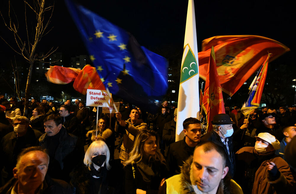 <p>"Onemogućili smo ih da u februaru, po brzoj proceduri, izaberu antidemokratsku vladu. To ne mogu sad sprovesti po kratkom naumu. Sad je sva moć u rukama potpredsjednika Skupštine Bulajića", rekao je, između ostalog, lider Demokrata</p>