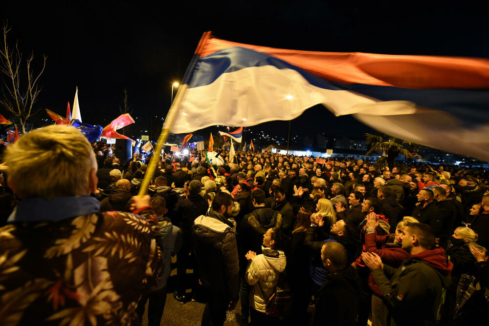 <p>"Onemogućili smo ih da u februaru, po brzoj proceduri, izaberu antidemokratsku vladu. To ne mogu sad sprovesti po kratkom naumu. Sad je sva moć u rukama potpredsjednika Skupštine Bulajića", rekao je, između ostalog, lider Demokrata</p>