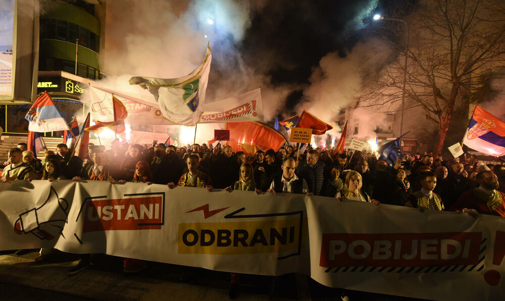 <p>"Onemogućili smo ih da u februaru, po brzoj proceduri, izaberu antidemokratsku vladu. To ne mogu sad sprovesti po kratkom naumu. Sad je sva moć u rukama potpredsjednika Skupštine Bulajića", rekao je, između ostalog, lider Demokrata</p>