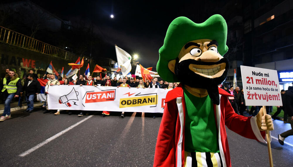 <p>"Onemogućili smo ih da u februaru, po brzoj proceduri, izaberu antidemokratsku vladu. To ne mogu sad sprovesti po kratkom naumu. Sad je sva moć u rukama potpredsjednika Skupštine Bulajića", rekao je, između ostalog, lider Demokrata</p>