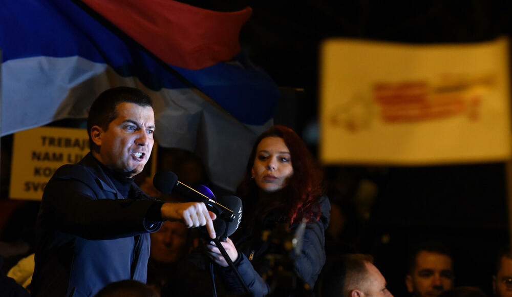 <p>"Onemogućili smo ih da u februaru, po brzoj proceduri, izaberu antidemokratsku vladu. To ne mogu sad sprovesti po kratkom naumu. Sad je sva moć u rukama potpredsjednika Skupštine Bulajića", rekao je, između ostalog, lider Demokrata</p>