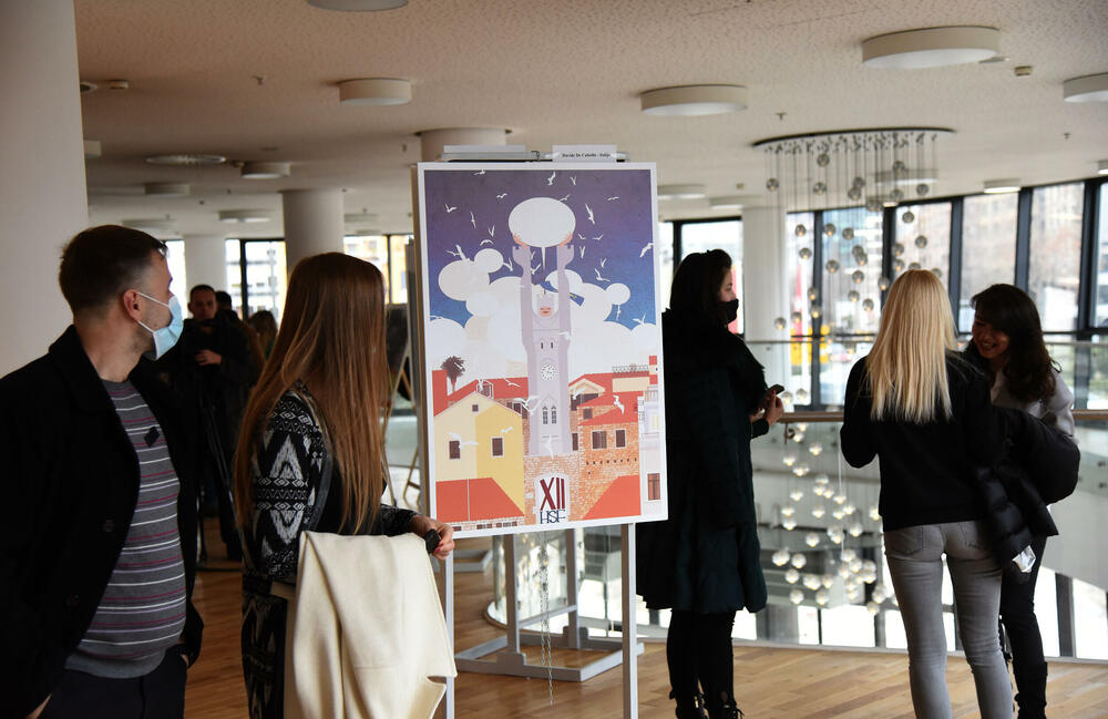 <p>Uz Vilijama Simpsona, gost u Crnoj Gori će biti i filmski režiser Brajan Kirk, koji iza sebe ima serije poput 'Luter', 'Igra prijestola', 'Penny Dreadful', 'Dexter'...</p>