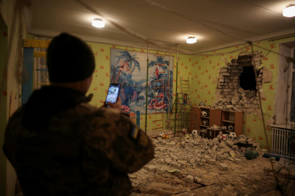 Unutrašnjost vrtića u Lugansku koji je, prema tvrdnjama ukrajinskih zvaničnika, pogođen u raketnom napadu, Foto: Reuters