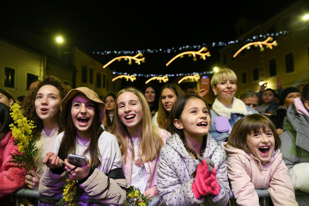 <p>Praznik mimoze otvorio je predsjednik Opštine Herceg Novi, Stevan Katić, koji je kazao da je ta manifestacija i tokom prošle godine održala kontinuitet, sačuvala autentičnost i vezu koja traje već pet decenija</p>