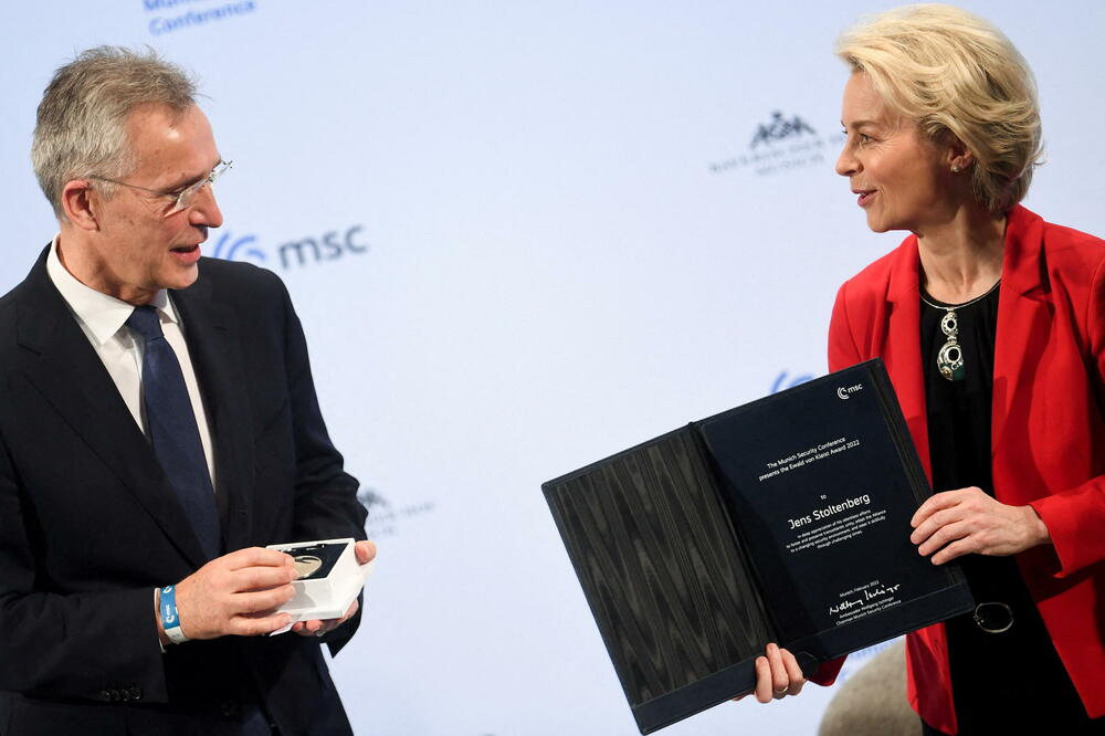 Stoltenberg i Fon der Lajen, Foto: Reuters