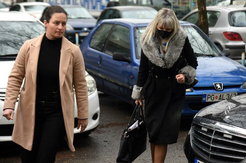 Šefica tužilaštva Maja Jovanović sa policijskom pratnjom, Foto: Boris Pejović