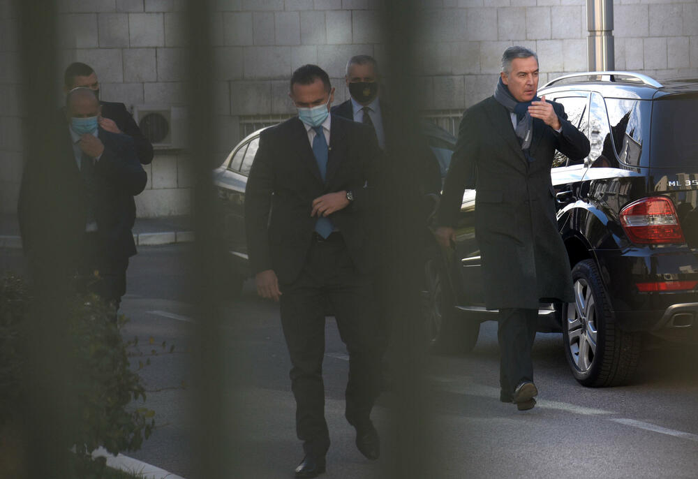 Đukanović sa obezbjeđenjem (arhiva/ilustracija)