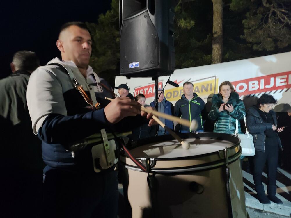 <p>"Da smo htjeli da koaliramo sa DPS-om, otišli bismo sami, jer smo mnogo poželjniji, jači i moćniji", kazao je lider Demokrata</p>