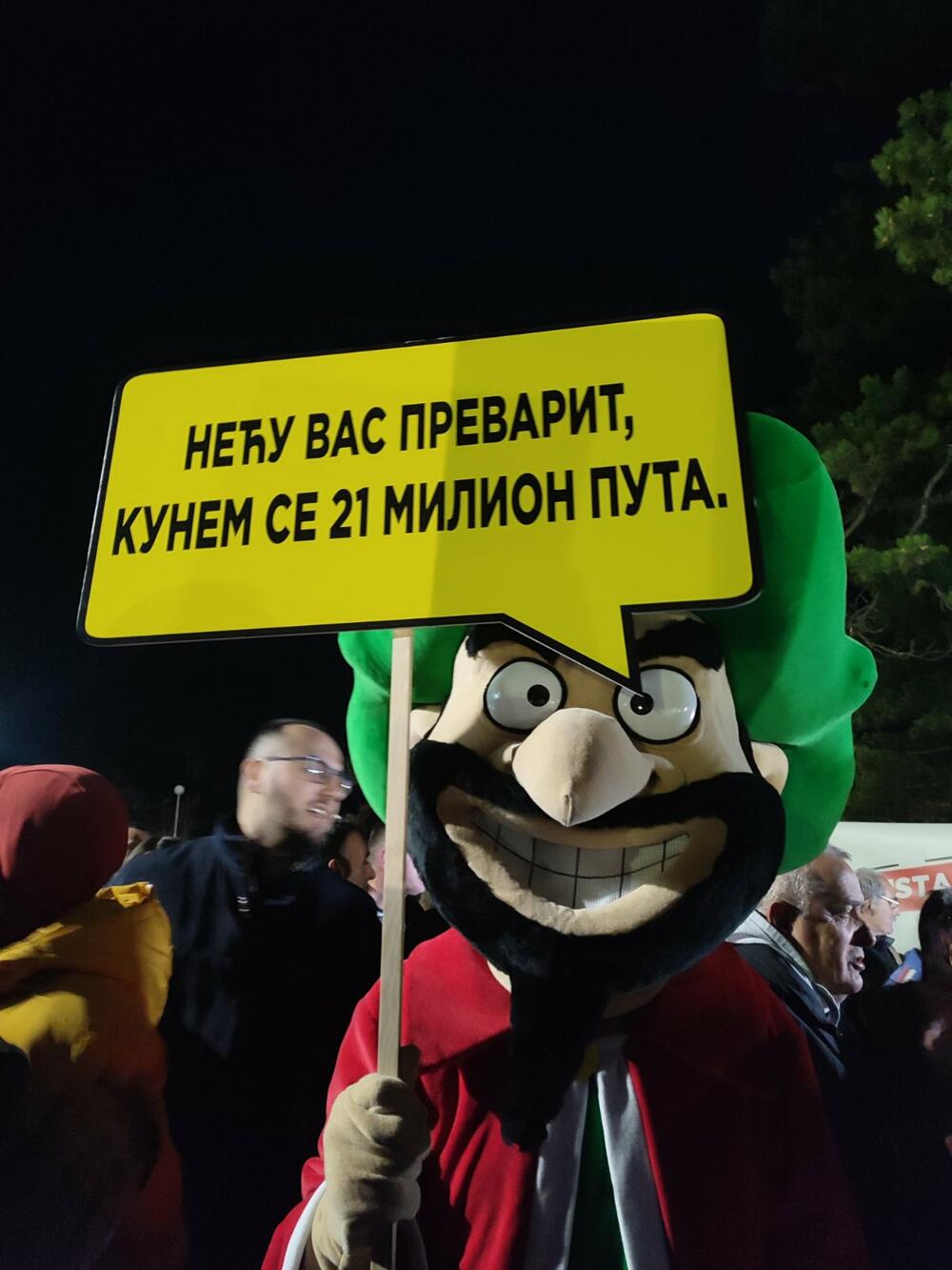 <p>"Da smo htjeli da koaliramo sa DPS-om, otišli bismo sami, jer smo mnogo poželjniji, jači i moćniji", kazao je lider Demokrata</p>