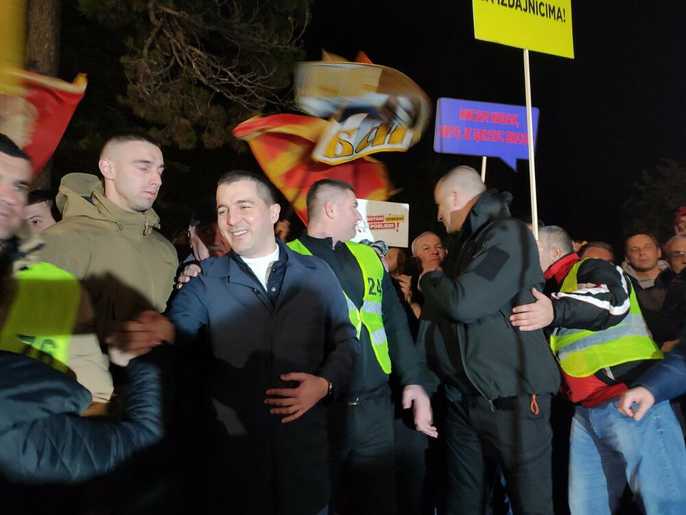 <p>"Da smo htjeli da koaliramo sa DPS-om, otišli bismo sami, jer smo mnogo poželjniji, jači i moćniji", kazao je lider Demokrata</p>