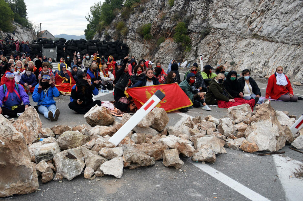 SDP i DPS bili na istoj strani tokom protesta na Cetinju, sada nazivaju jedni druge izdajnicima: Belveder, Foto: BORIS PEJOVIC