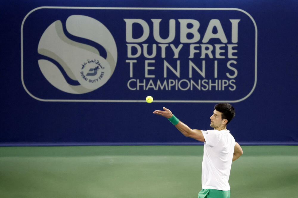 Đoković na treningu u Dubaiju, Foto: Reuters