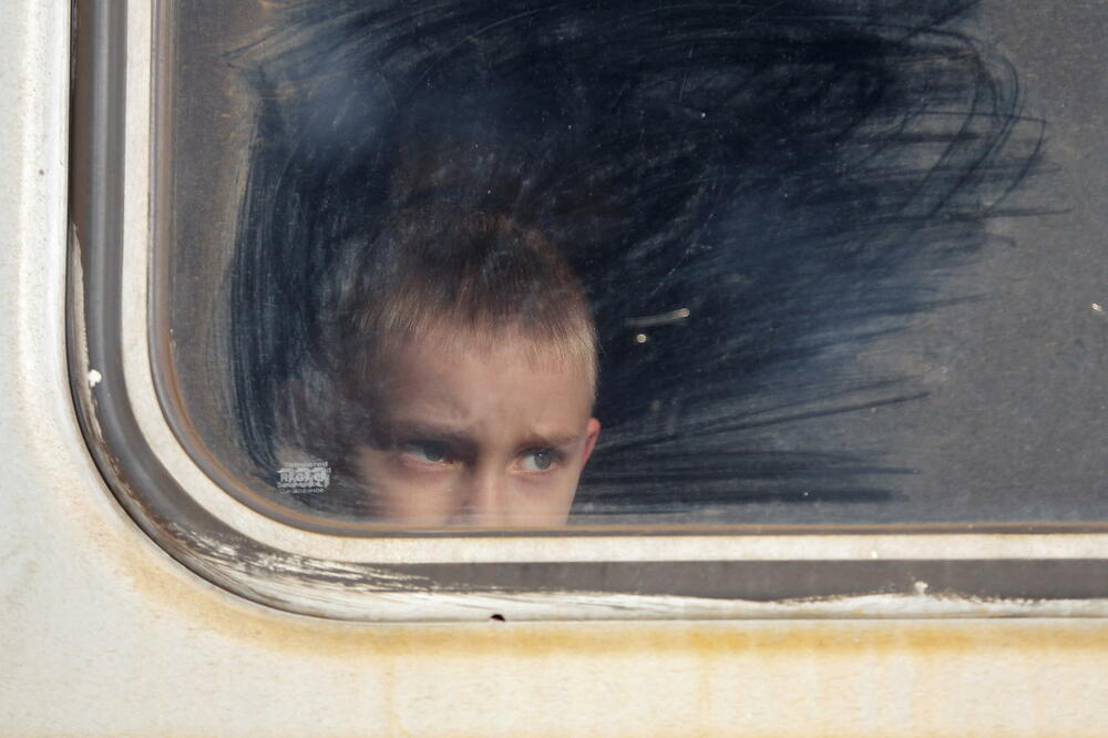 Voz sa evakuisanim stanovništvom iz Donjecka, Foto: Reuters