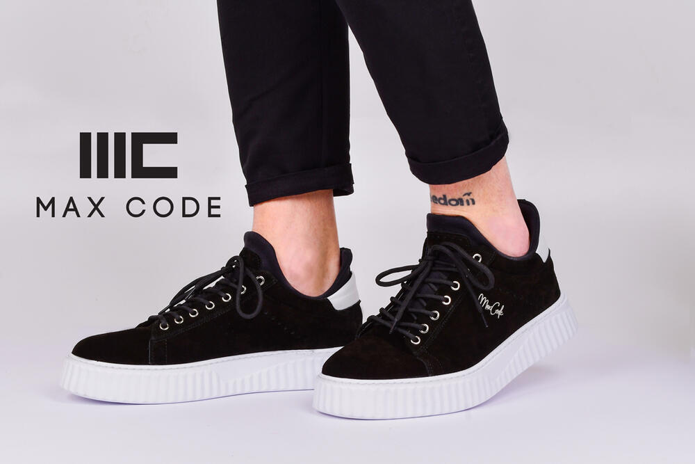 <p>U prodaji se nalazi nova kolekcija proljeće ljeto, a posebno bi izdvojili savršenu kolekciju muškog italijanskog brenda Antony Morato čiji smo eksluzivni zastupnici ,kao i Max Code muškog i ženskog brenda čija je garderoba izrađena od najkavitetnijih prirodnih materijala a čija je obuća prepoznatljiva po vrhunskpoj udobnosti i kvalitetu.</p>