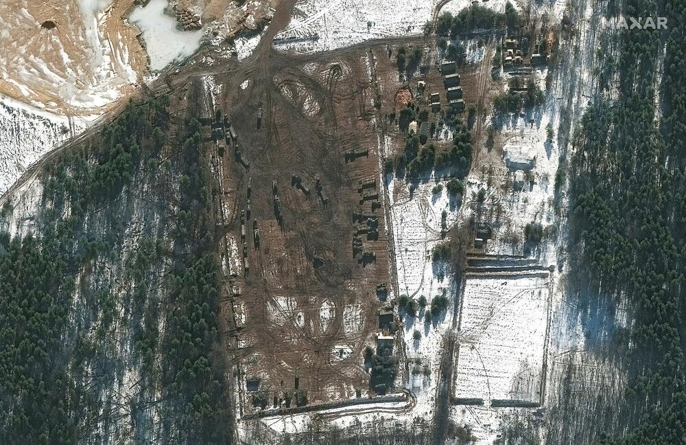 <p>Ukrajinski predsjednik kazao da su posvećeni miru i diplomatskom rješenju. Očekuje "jasne i efikasne" korake podrške od partnera nakon Putinovog priznanja nezavisnosti separatista</p>